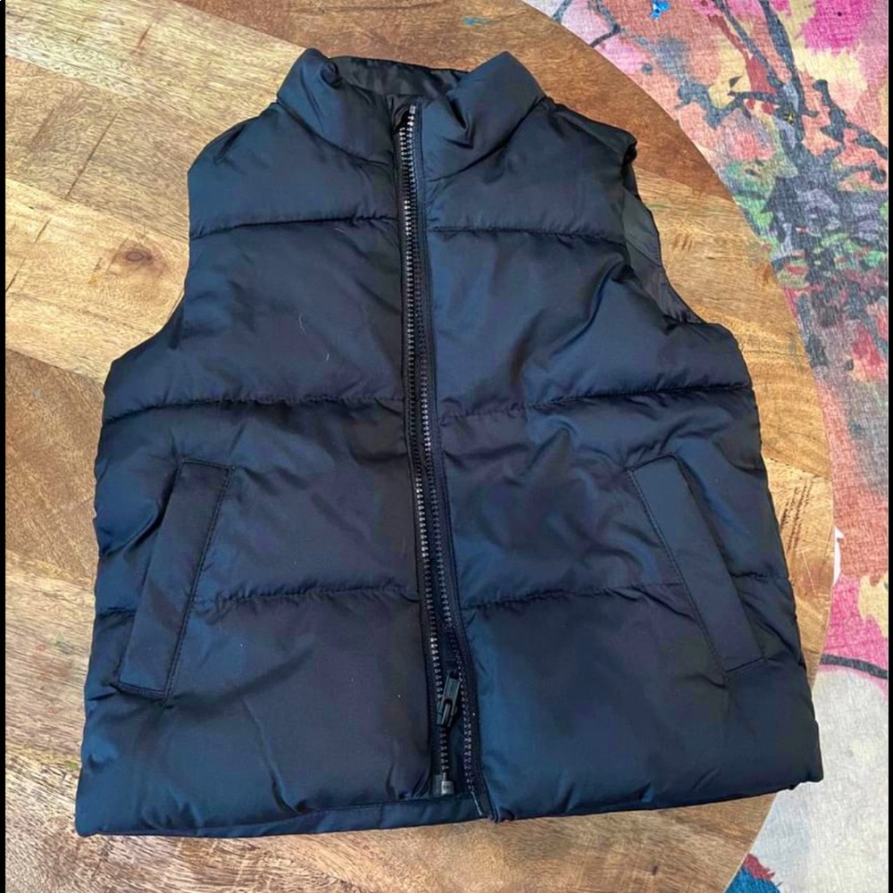 Boys XS (5) Old Navy Puffer Vest - BRAND NEW, NEVER WORN